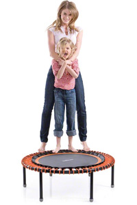 Bellicon Trampolin mit Frau und Kind